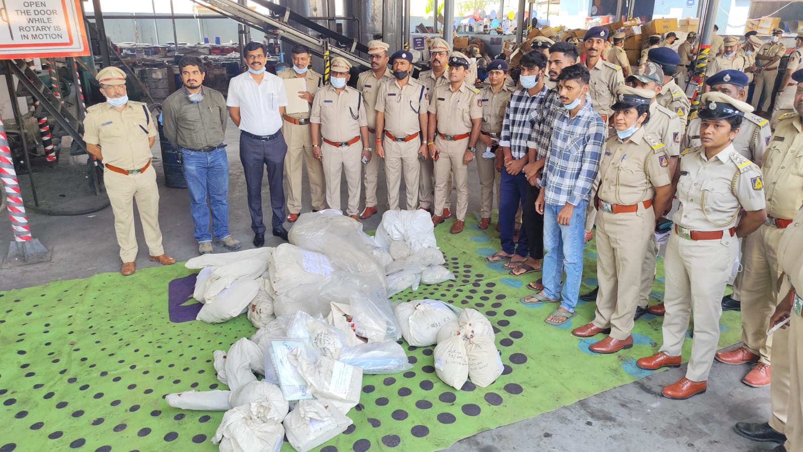 ಅಬಕಾರಿ ಇಲಾಖಾ ಅಧಿಕಾರಿಳಿಂದ 111 ಕೆ.ಜಿ ಗಾಂಜಾ ನಾಶ
