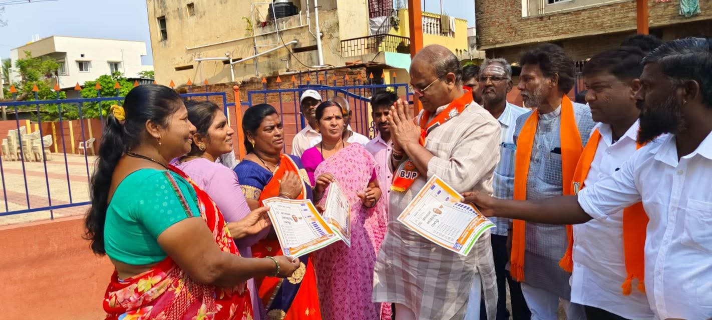 ಬಿಜೆಪಿ ಅಭ್ಯಾರ್ಥಿ ವೀರಣ್ಣ ಚರಂತಿಮಠ ಪರ ಅರವಿಂದ ಲಿಂಬಾವಳಿ ಮತಯಾಚನೆ.