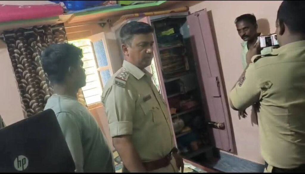 ದೊಡ್ಡಬಳ್ಳಾಪುರ; ಮನೆಗೆ ನುಗ್ಗಿದ ಕಳ್ಳರು, ಚಿನ್ನಾಭರಣ ದೋಚಿ ಪರಾರಿ