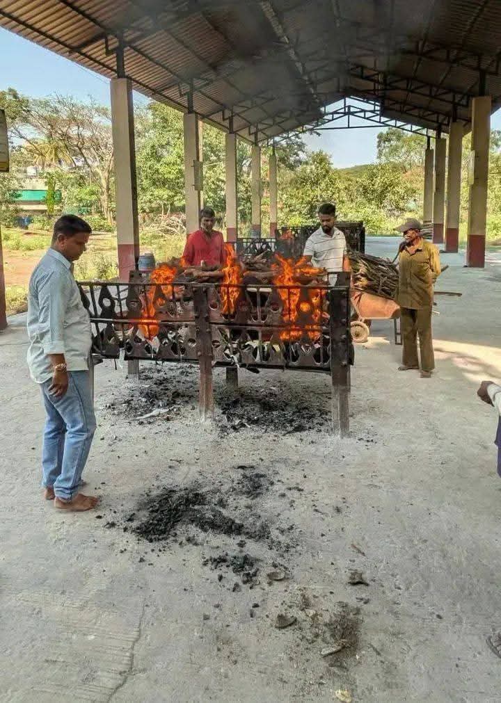 ಹೆತ್ತ ತಾಯಿ ಸತ್ತರೂ ಅಂತ್ಯಕ್ರಿಯೆಗೆ ಬರದ ಮಕ್ಕಳು… ಇದು ಕೇವಲ ಒಂದು ಸುದ್ದಿ ಅಲ್ಲ ನಮ್ಮ ಸಮಾಜದ ಹೃದಯವನ್ನೇ ಕದಿಯುವ ನಿಜವಾದ ಕಹಿ ಘಟನೆ
