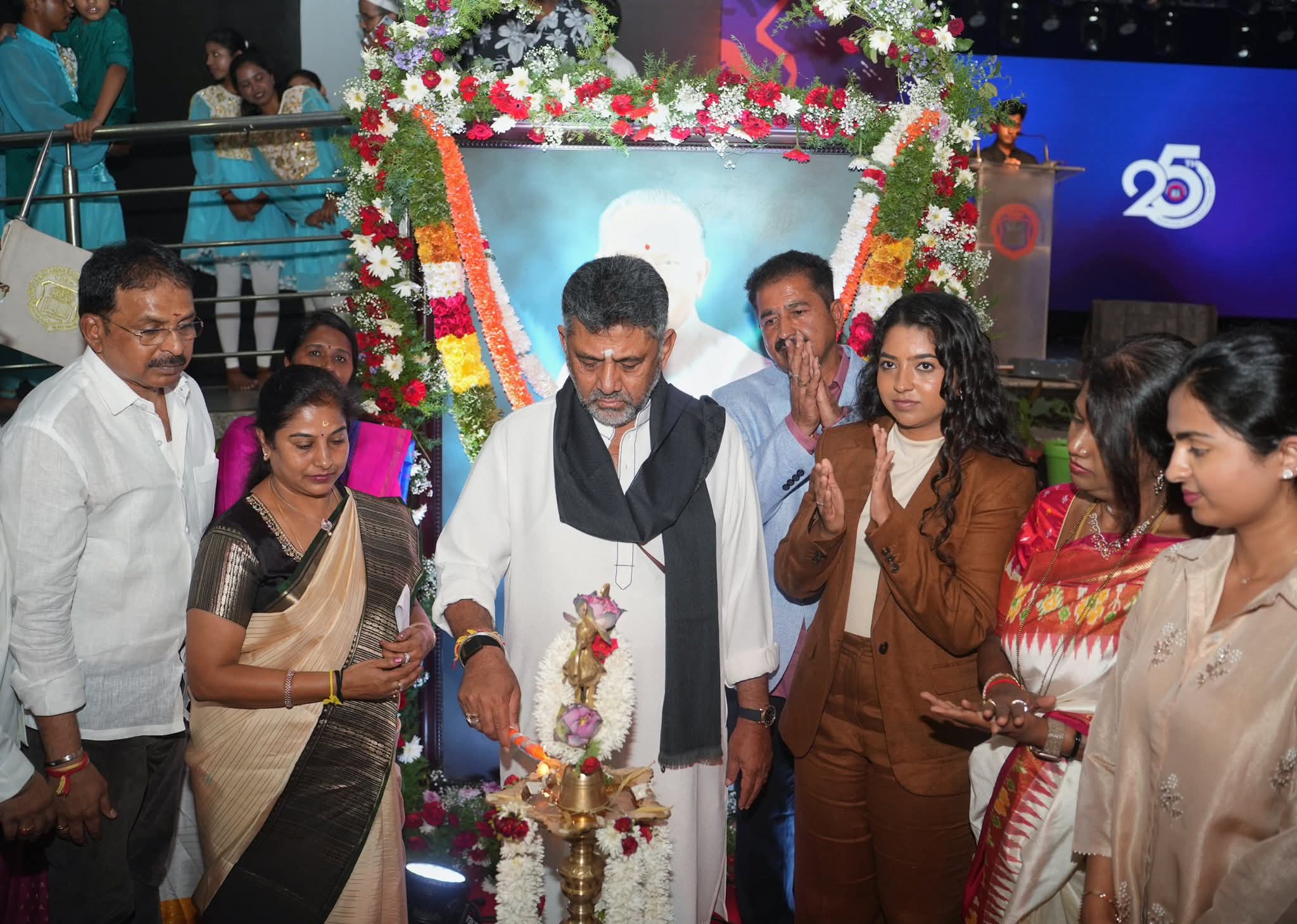 ಎಸ್.ಇ.ಎ. ಸಮೂಹ ಸಂಸ್ಥೆಗಳ ಬೆಳ್ಳಿ ಮಹೋತ್ಸವ. ವಿದ್ಯಾರ್ಥಿಗಳು ಆತ್ಮವಿಶ್ವಾಸದಿಂದ ಕನಸು ಕಾಣಬೇಕು, ಸಾಧಿಸುವ ಬಯಕೆಯಿಂದಿರಬೇಕು:ಡಿ.ಕೆ.ಶಿವಕುಮಾರ್