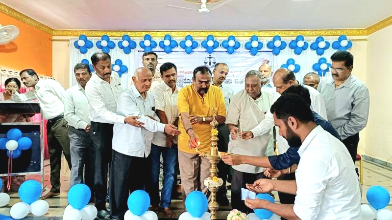 ಪ್ರಪಂಚದ ಎಲ್ಲ ದೇಶಗಳಿಂದ ಗೌರವಿಸಲ್ಪಡುವ ಏಕೈಕ ವ್ಯಕ್ತಿ ಎಂದರೆ ಅದು ಡಾ.ಬಿ.ಆರ್.ಅಂಬೇಡ್ಕರ್ ಮಾತ್ರ