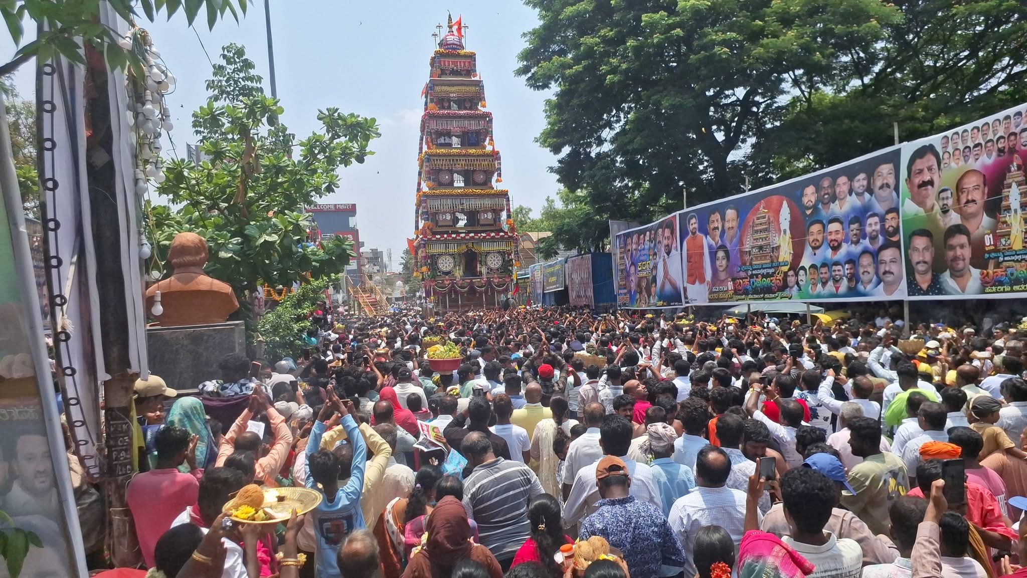 ಹೊಸಕೋಟೆ ರಥೋತ್ಸವ ಸಂಭ್ರಮ: ನೂತನ ರಥವೇರಿದ ಅವಿಮುಕ್ತೇಶ್ವರ.