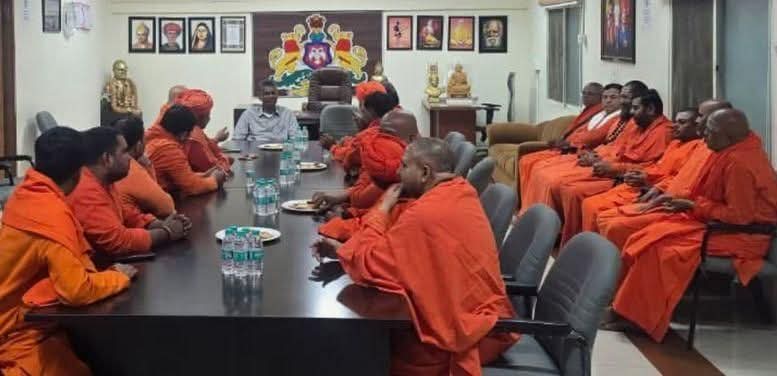 ಸತೀಶ್ ಜಾರಕಿಹೊಳಿ ಭೇಟಿ ಮಾಡಿದ 21 ಮಠಾಧೀಶರು..!
