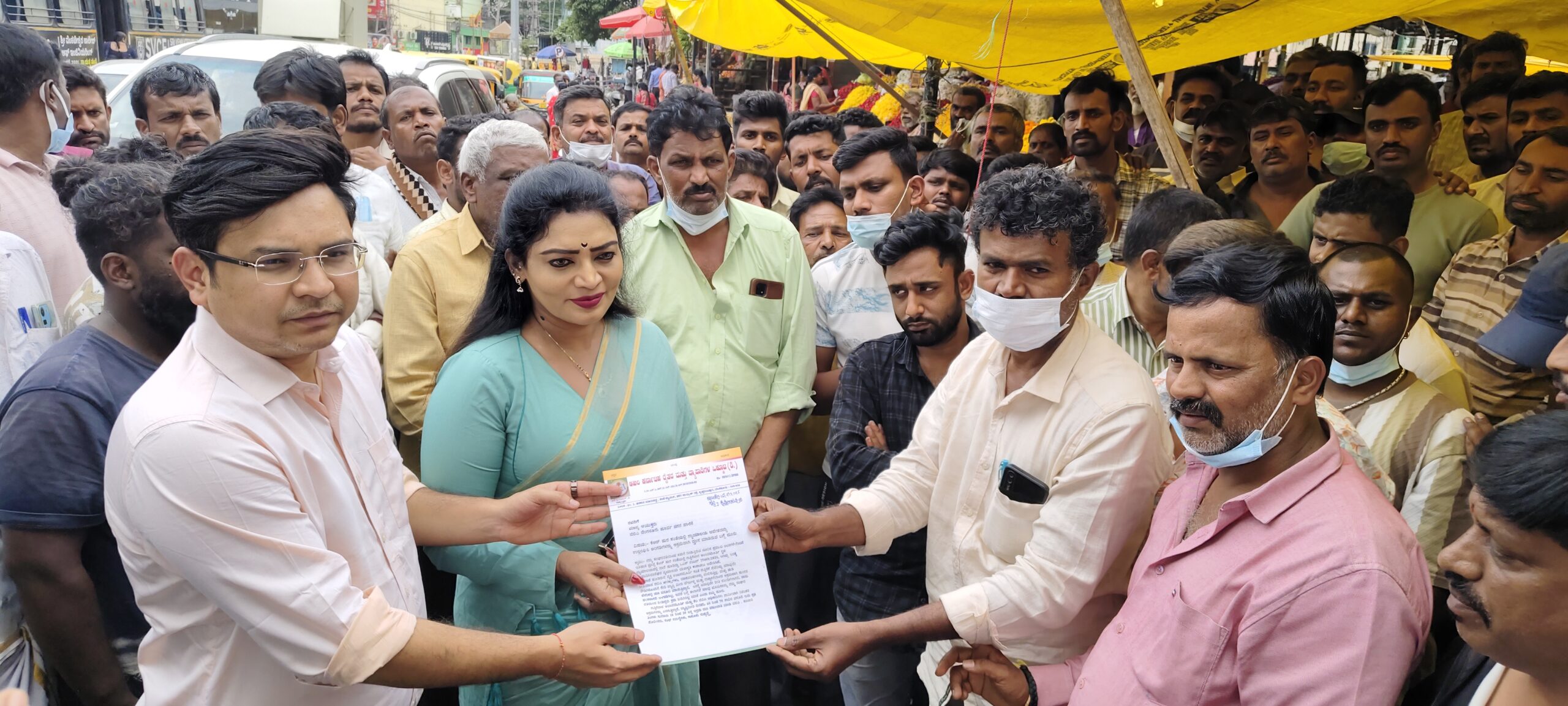 ಅಕ್ರಮ ಹಪ್ತಾ ವಸೂಲಿಗೆ ಕಡಿವಾಣ ಹಾಕಿ: ಕೆ ಆರ್.ಪುರ ಸಂತೆ ವ್ಯಾಪಾರಸ್ಥರಿಂದ ಪ್ರತಿಭಟನೆ