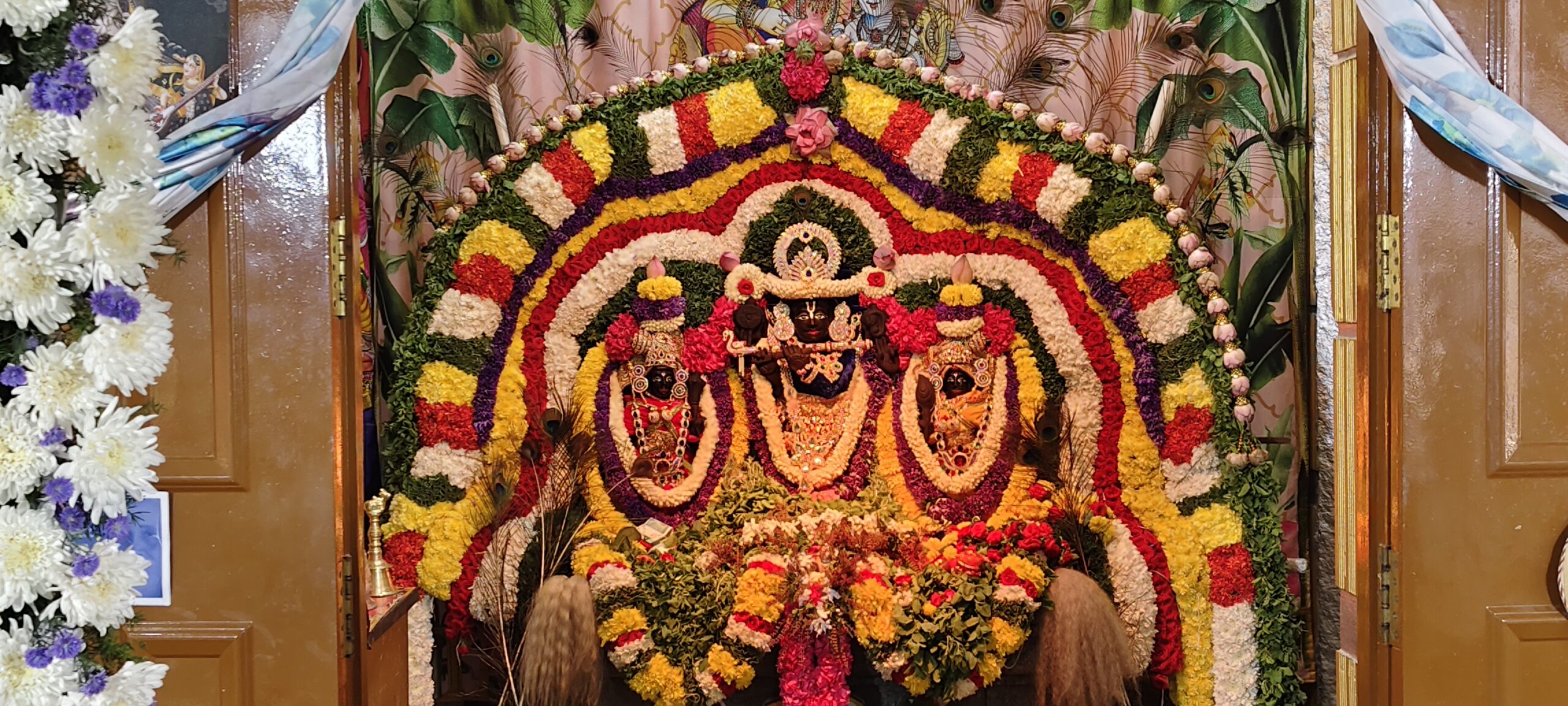 ವೈಟ್ ಫೀಲ್ಡ್ ನ ಶ್ರೀ ರಾಧಾಕೃಷ್ಣ ದೇವಾಲದಲ್ಲಿ ವಿಶೇಷಪೂಜೆ